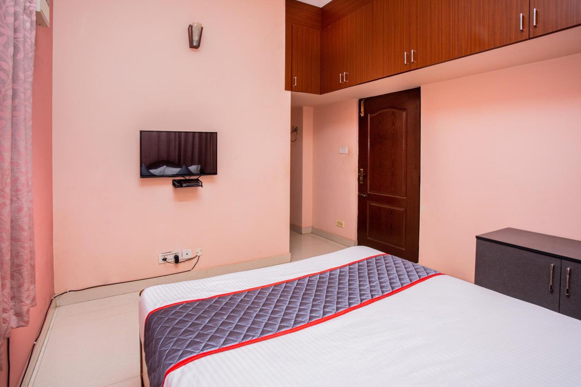 Its South East Residency Hotel Csennai Kültér fotó