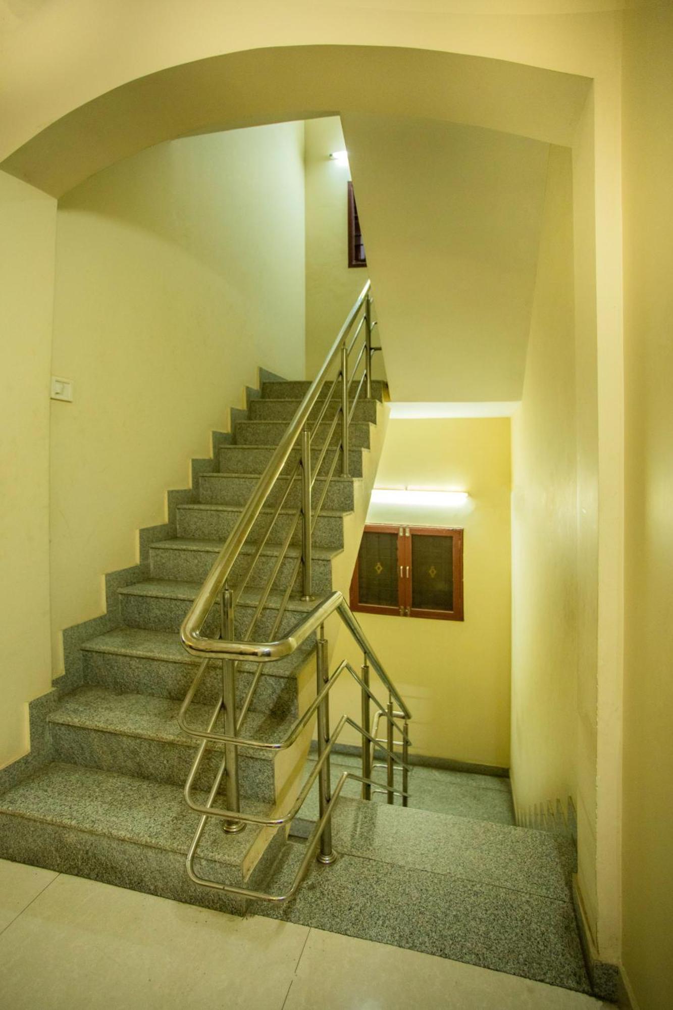 Its South East Residency Hotel Csennai Kültér fotó