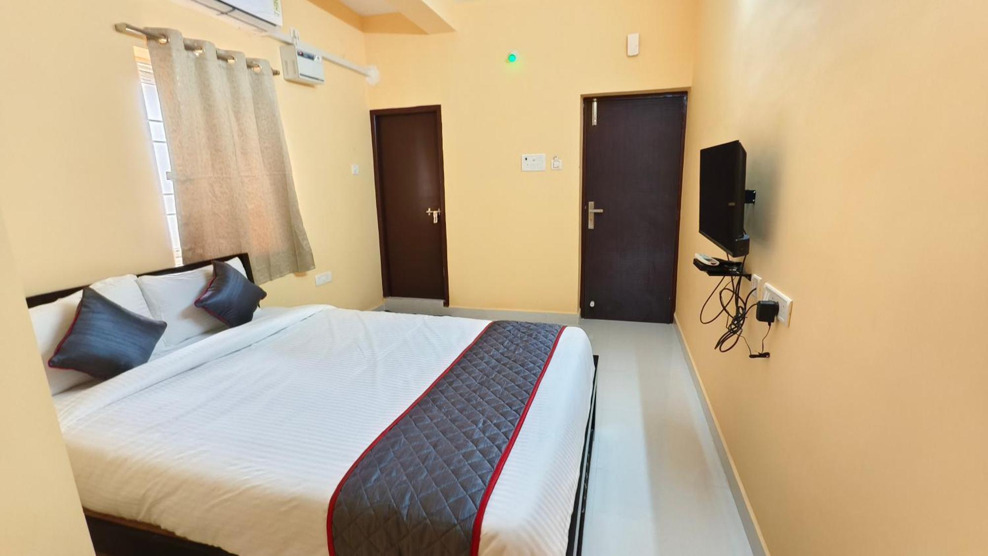 Its South East Residency Hotel Csennai Kültér fotó